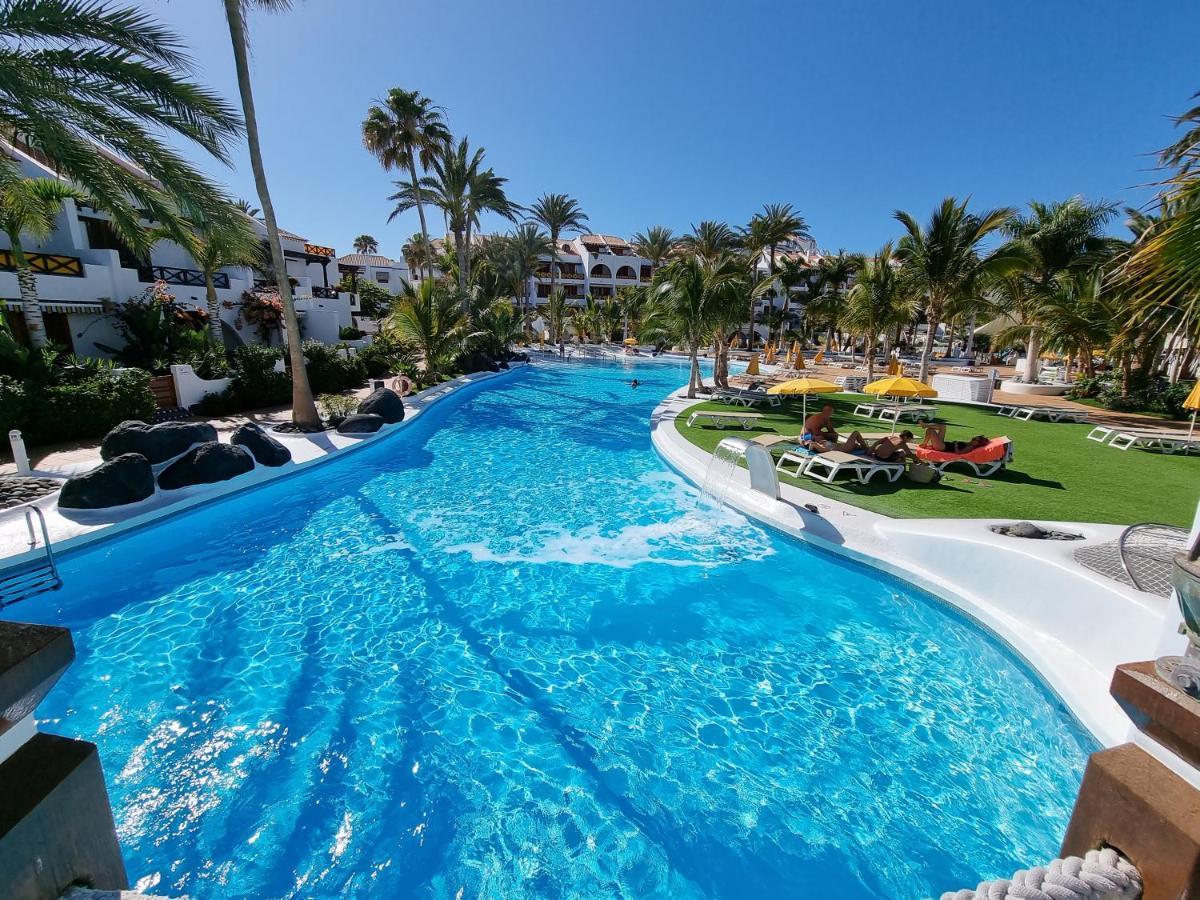 Studio Apartment No 1 Directly On The Beach And Sea, Terrace, Heated Pool, Wifi Playa de las Americas  Exterior photo