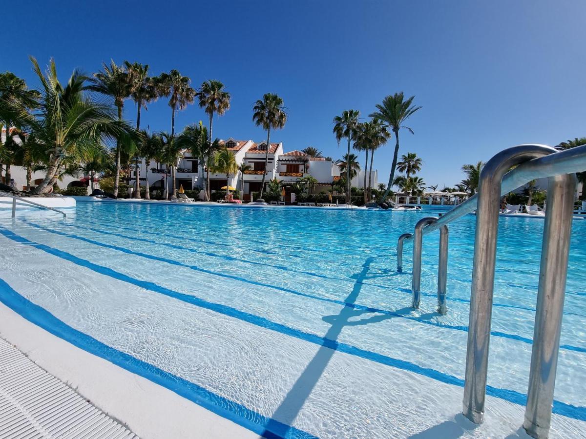 Studio Apartment No 1 Directly On The Beach And Sea, Terrace, Heated Pool, Wifi Playa de las Americas  Exterior photo