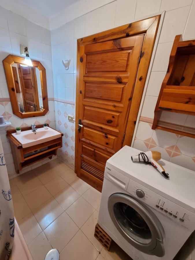 Studio Apartment No 1 Directly On The Beach And Sea, Terrace, Heated Pool, Wifi Playa de las Americas  Exterior photo