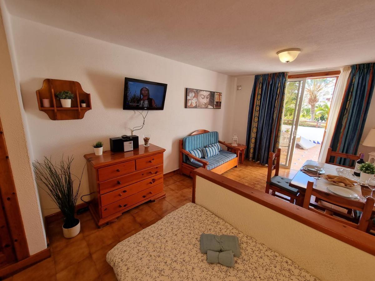 Studio Apartment No 1 Directly On The Beach And Sea, Terrace, Heated Pool, Wifi Playa de las Americas  Exterior photo