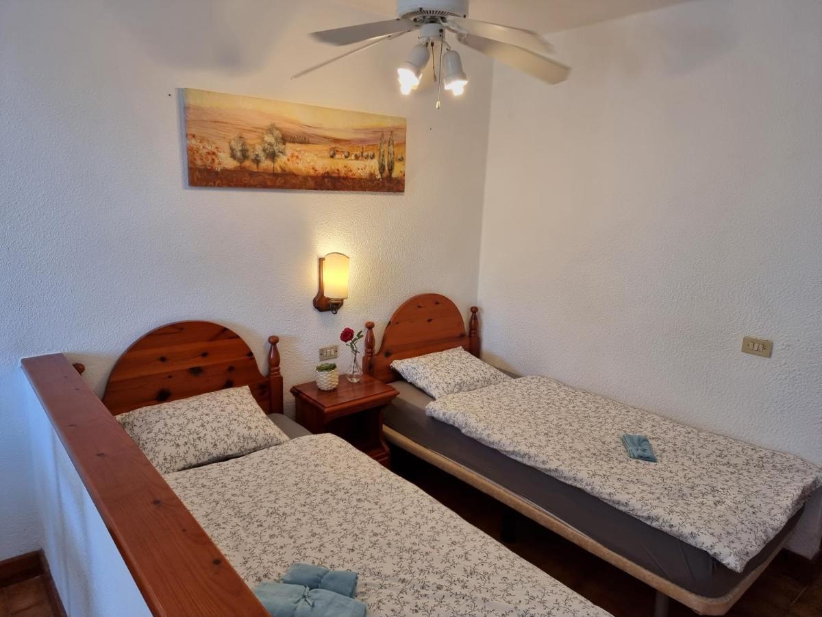 Studio Apartment No 1 Directly On The Beach And Sea, Terrace, Heated Pool, Wifi Playa de las Americas  Exterior photo
